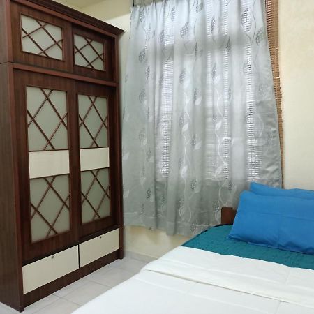 Oyo Home 90419 Sahar Guesthouse Malacca Exterior foto