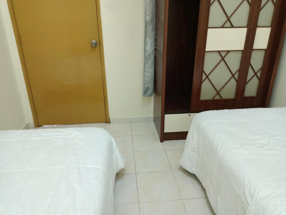 Oyo Home 90419 Sahar Guesthouse Malacca Exterior foto