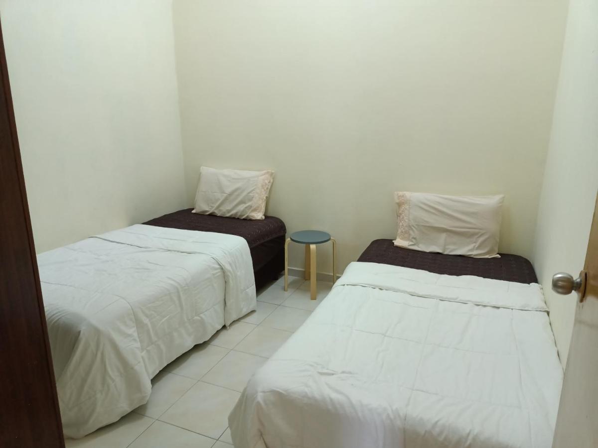 Oyo Home 90419 Sahar Guesthouse Malacca Exterior foto