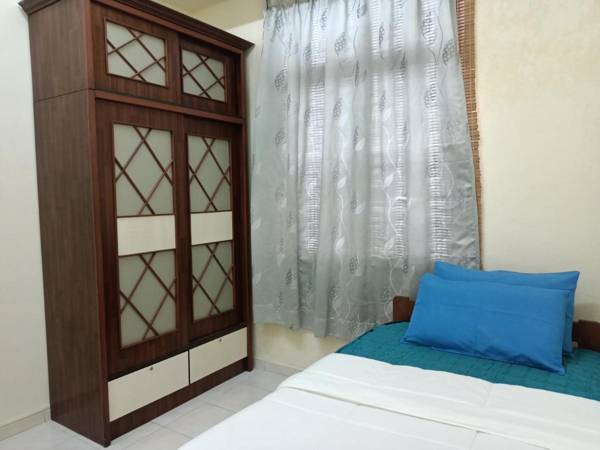 Oyo Home 90419 Sahar Guesthouse Malacca Exterior foto