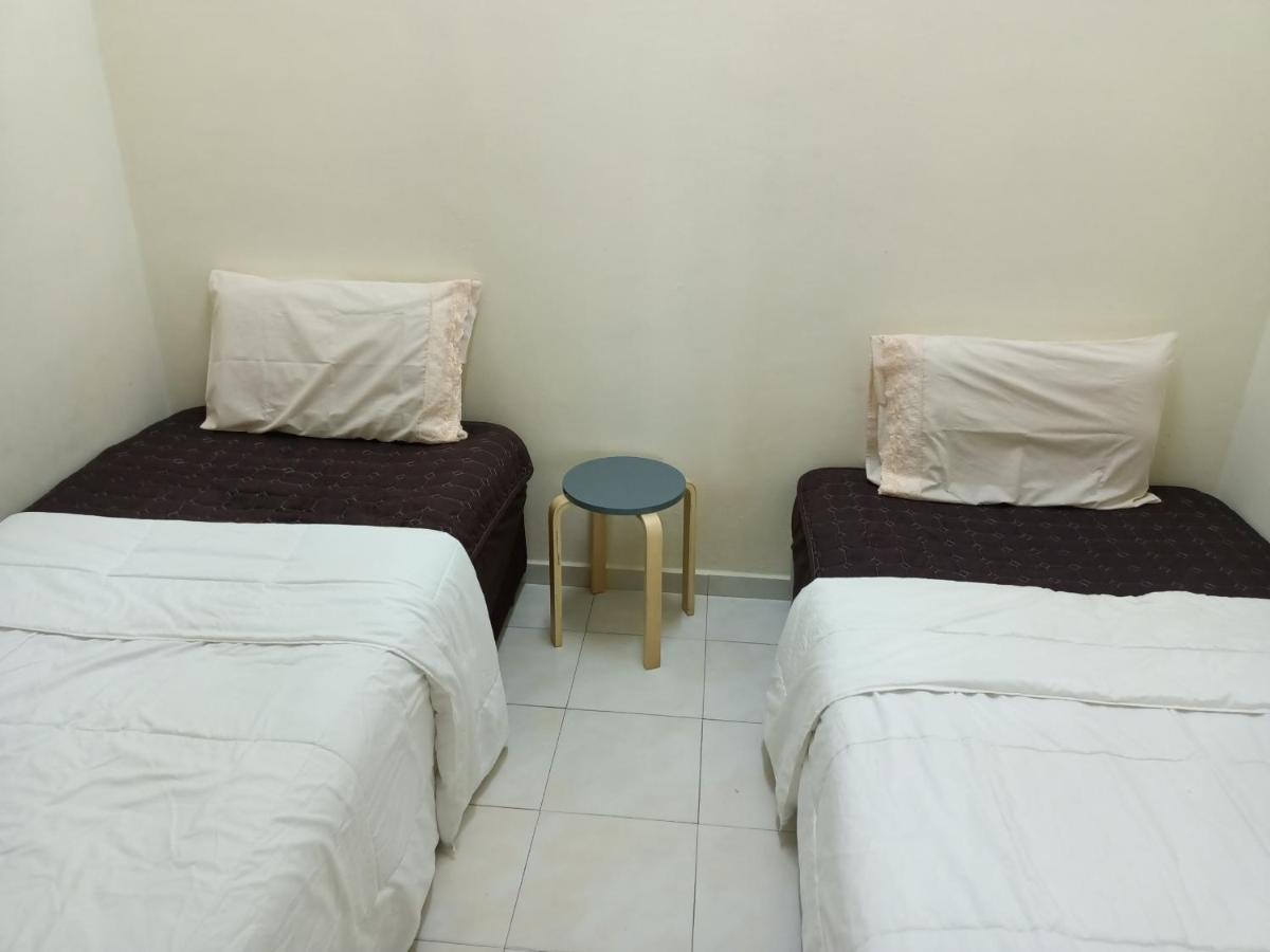 Oyo Home 90419 Sahar Guesthouse Malacca Exterior foto