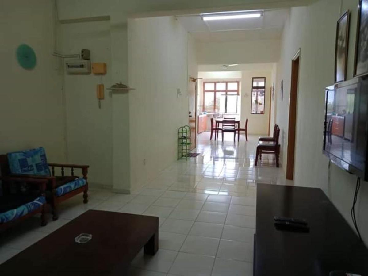 Oyo Home 90419 Sahar Guesthouse Malacca Exterior foto