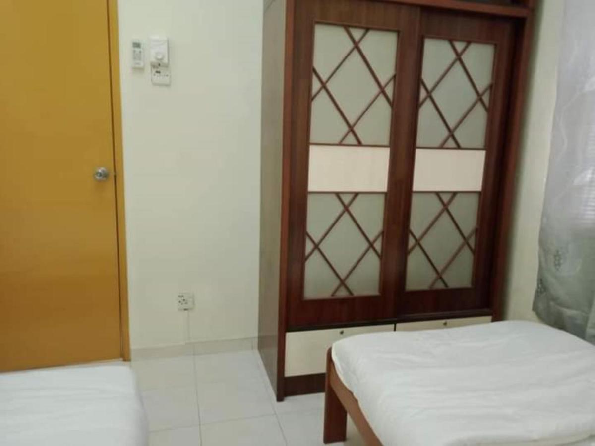 Oyo Home 90419 Sahar Guesthouse Malacca Exterior foto