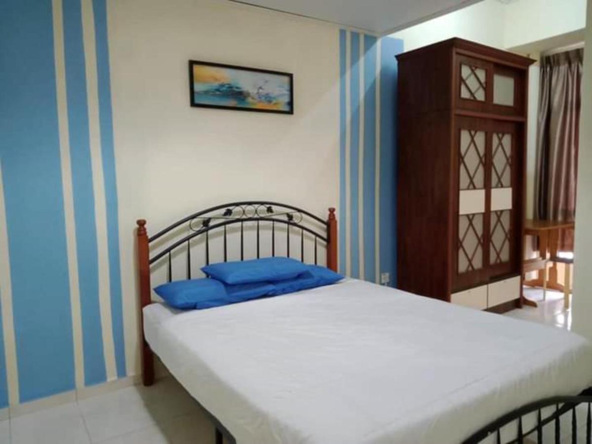 Oyo Home 90419 Sahar Guesthouse Malacca Exterior foto