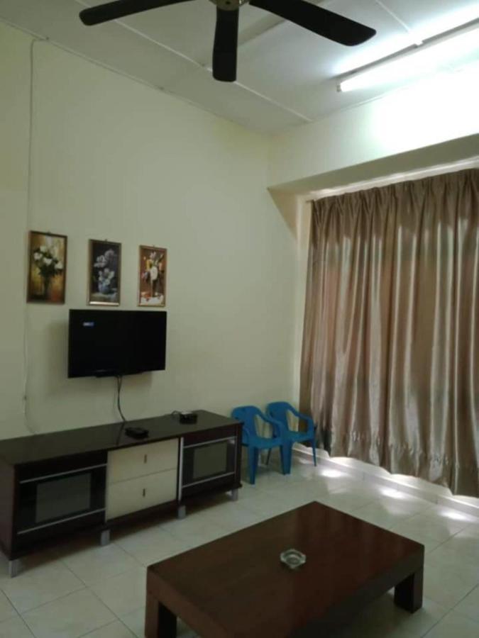 Oyo Home 90419 Sahar Guesthouse Malacca Exterior foto