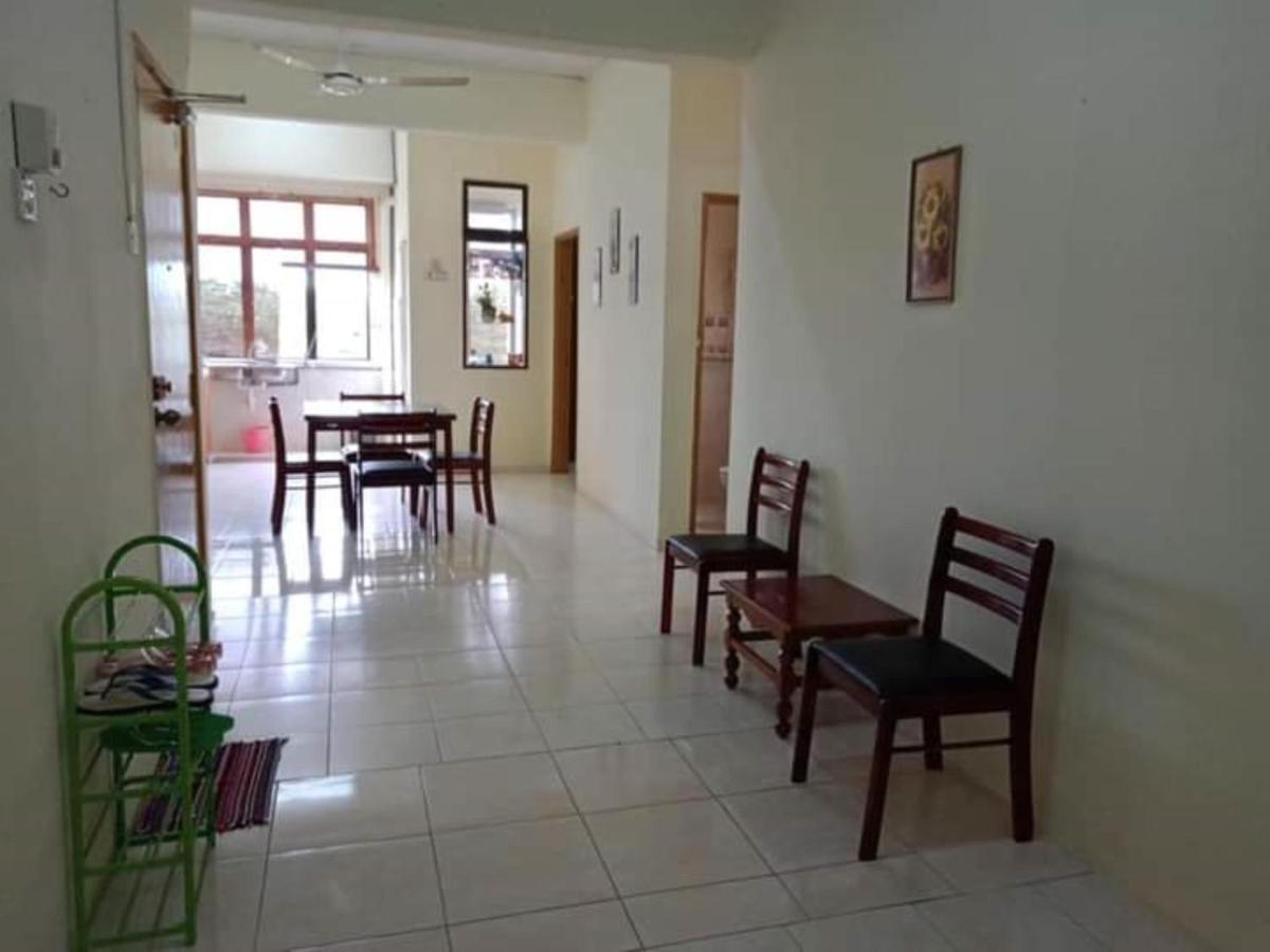 Oyo Home 90419 Sahar Guesthouse Malacca Exterior foto