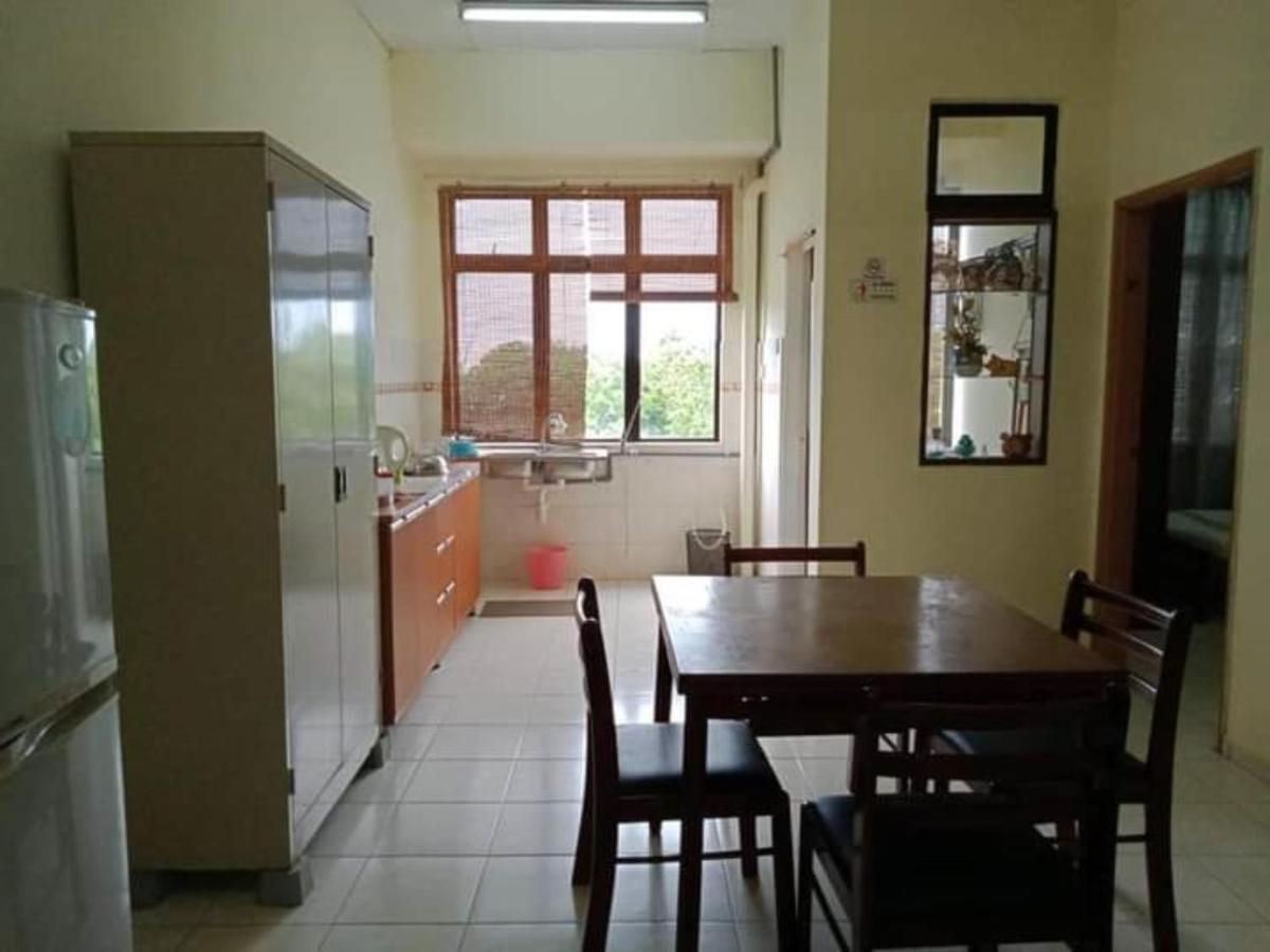 Oyo Home 90419 Sahar Guesthouse Malacca Exterior foto
