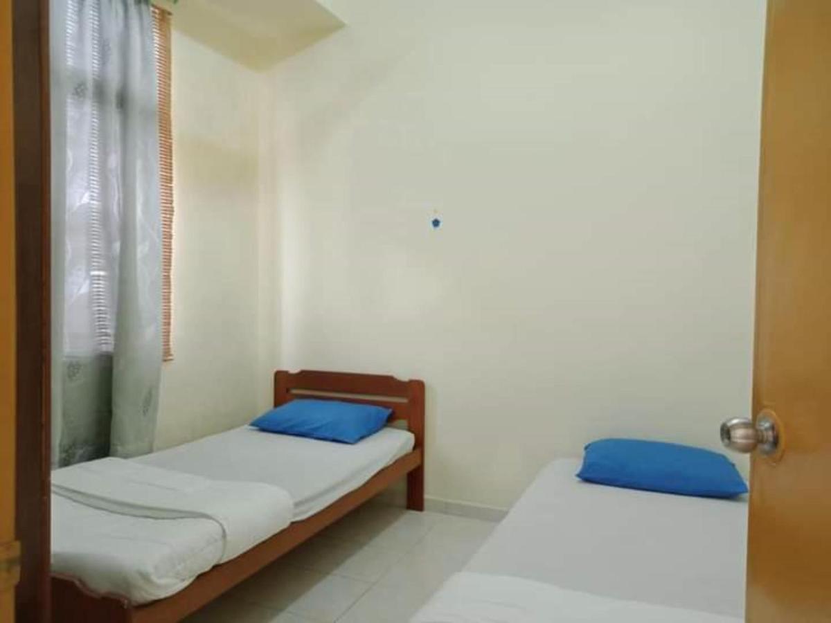 Oyo Home 90419 Sahar Guesthouse Malacca Exterior foto
