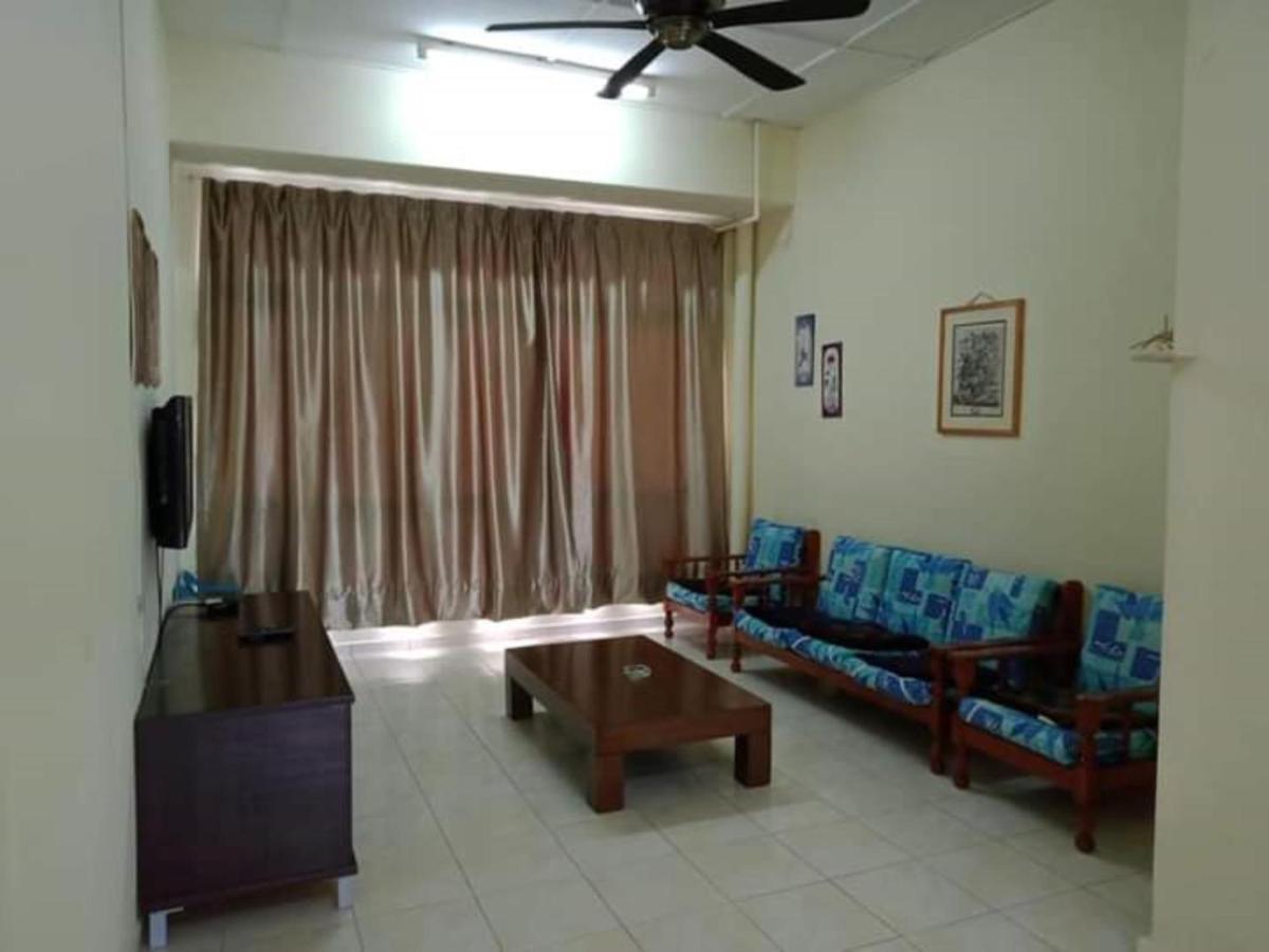 Oyo Home 90419 Sahar Guesthouse Malacca Exterior foto