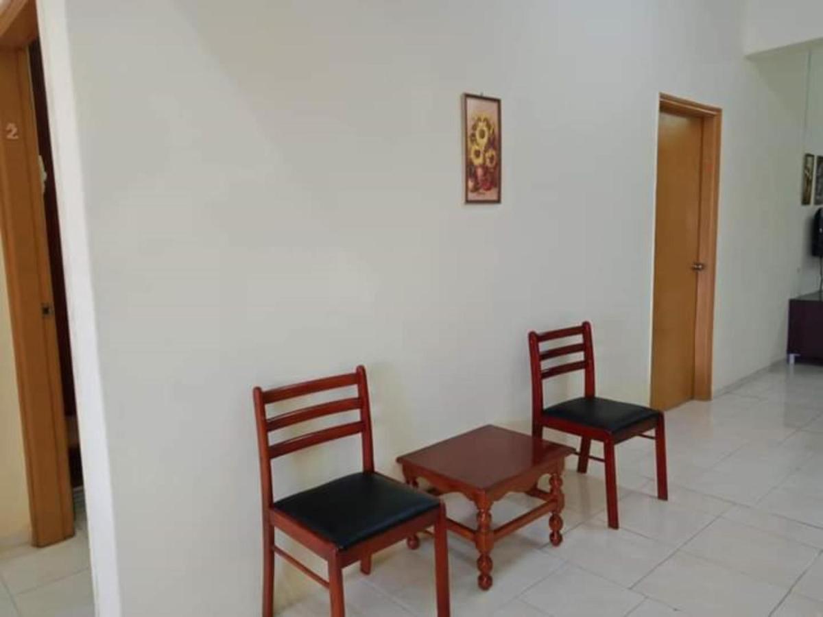 Oyo Home 90419 Sahar Guesthouse Malacca Exterior foto